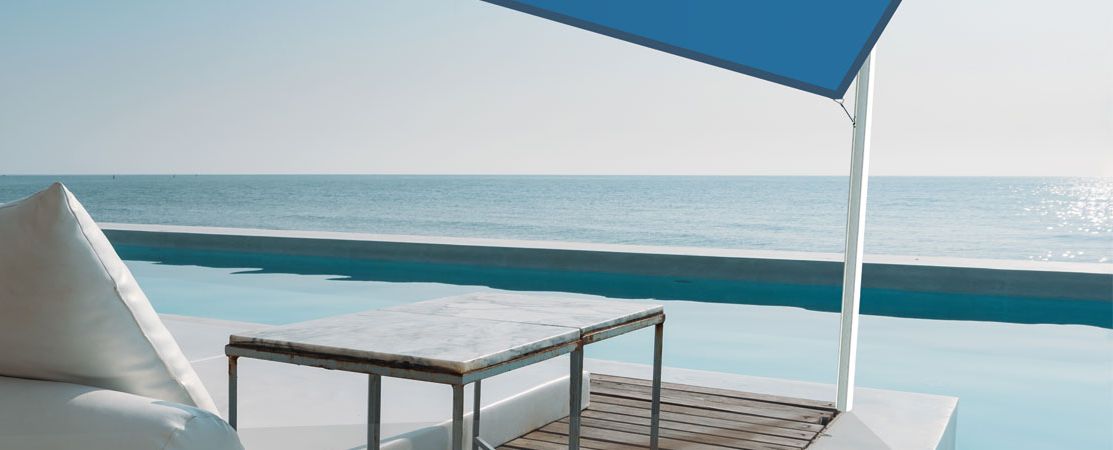 Beschattung blaues Sonnensegel