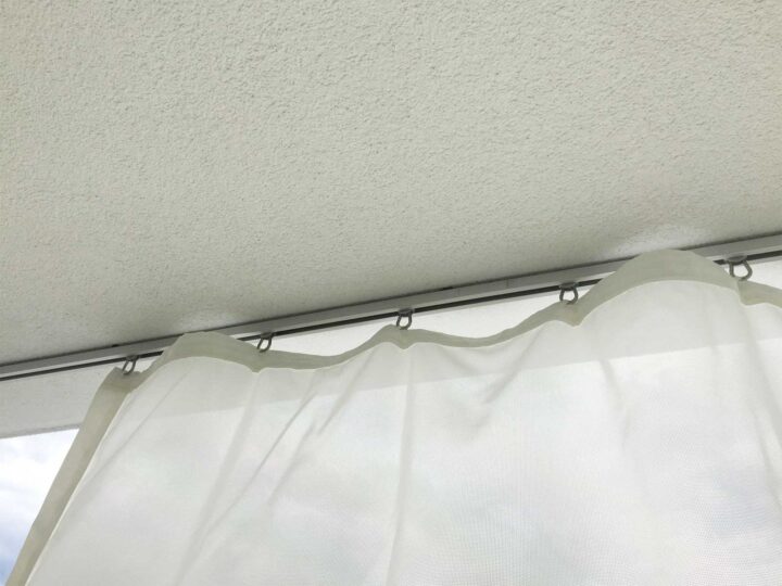 Outdoor-Vorhang MYKONOS - Befestigung für Balkon.