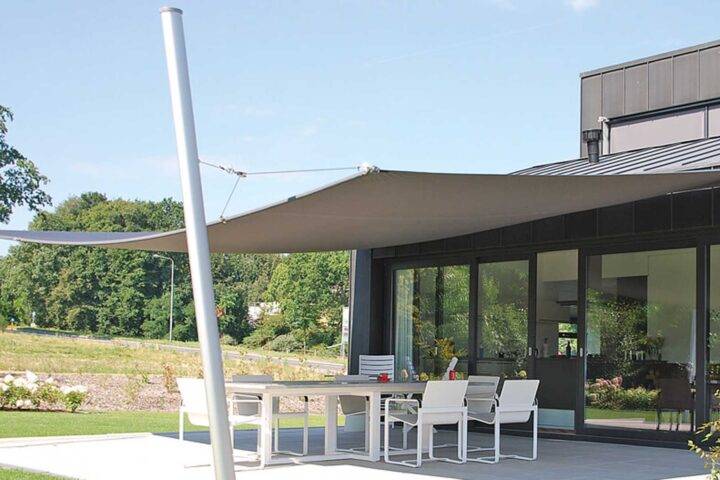 Semiautomatisch ausziehbares Sonnensegel SOLIDAY XS