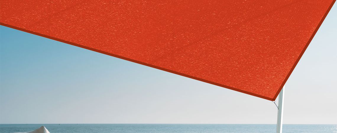 Sonnendach rot im Aussenbereich