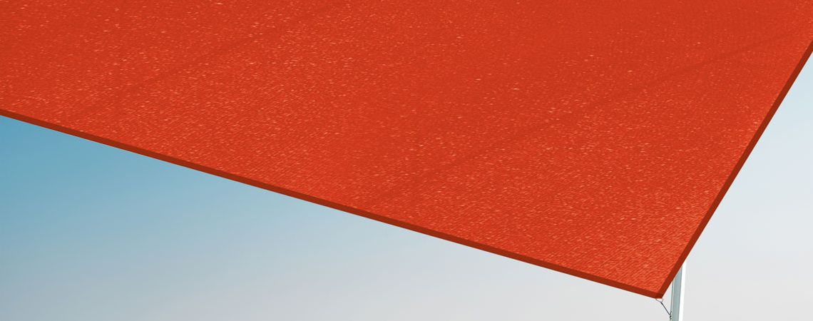 Sonnenschutz Terrasse rotes Sonnensegel