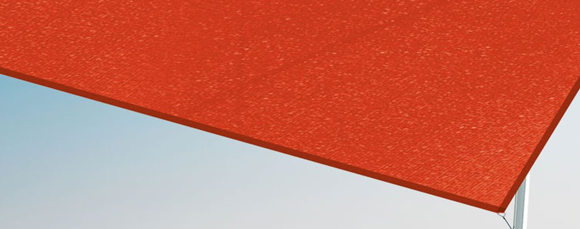 Sonnensegel Dachterrasse roter Stoff