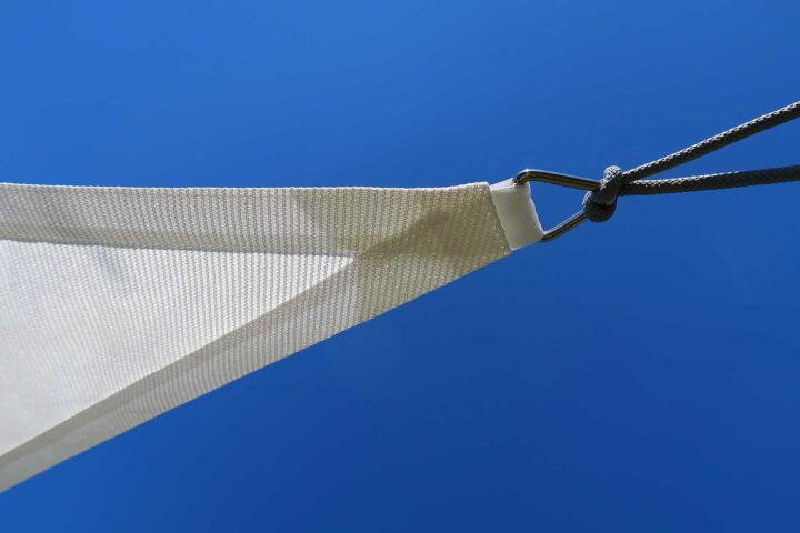 Sonnensegel JANE: Befestigung mit Seil (Dreieck-Segel, Viereck-Segel, Rechtecksegel, Trapez-Segel, Triangel-Segel).