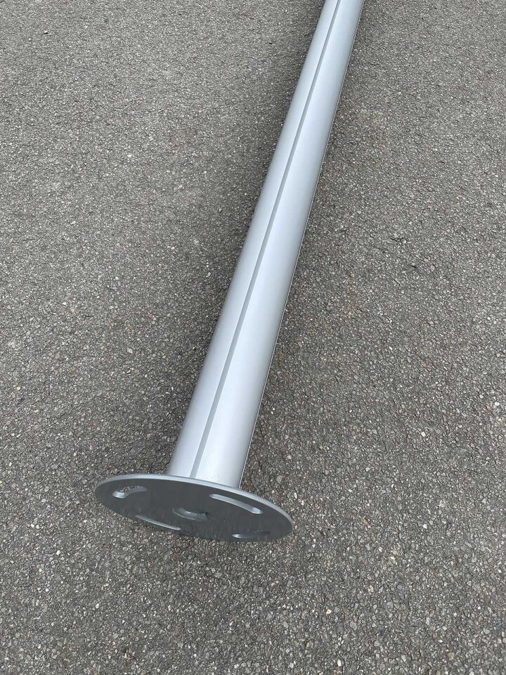 Teleskopmasten mit Bodenplatte (Set) für Sonnensegel-Montage.